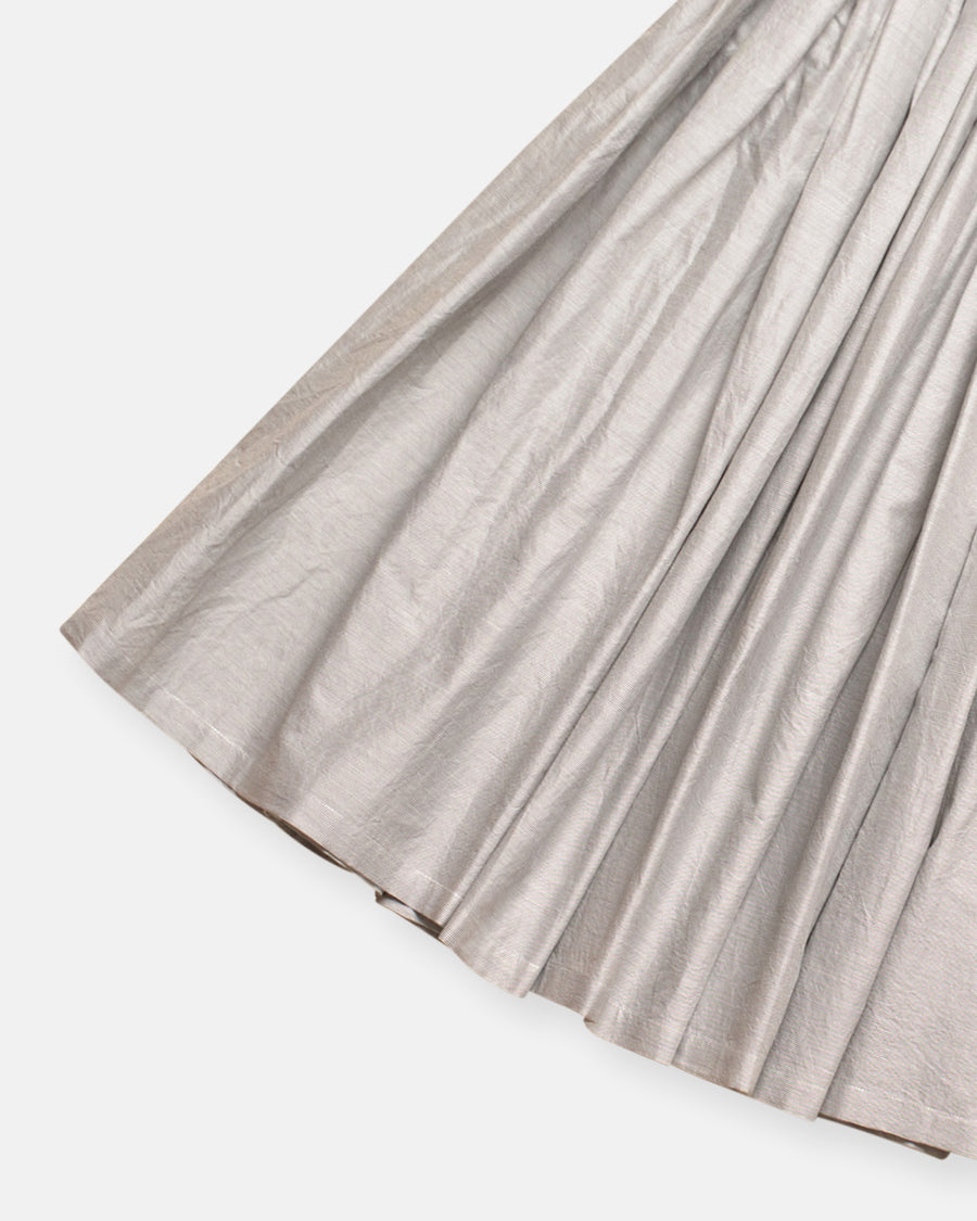 pleated skirt