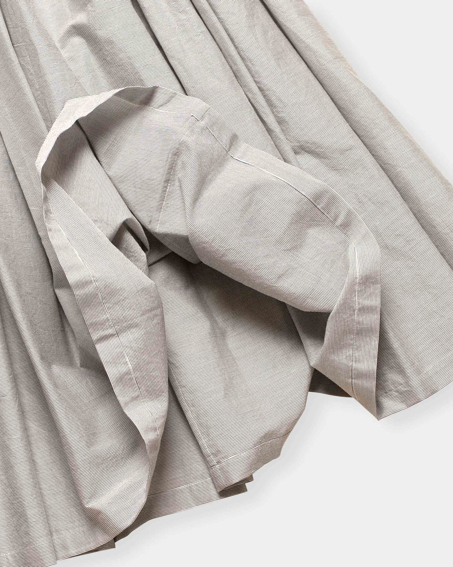 pleated skirt
