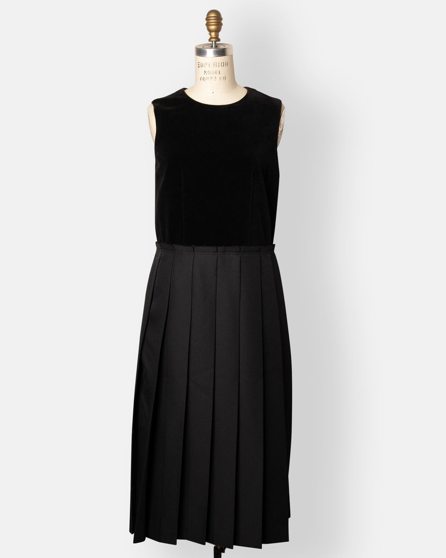 sleeveless dress with pleated skirt