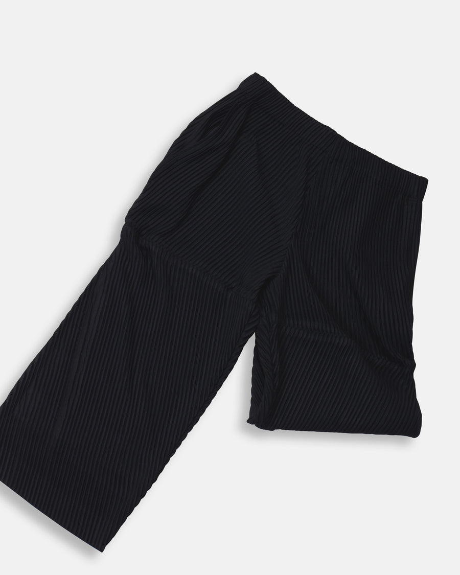 pleated pants with crease