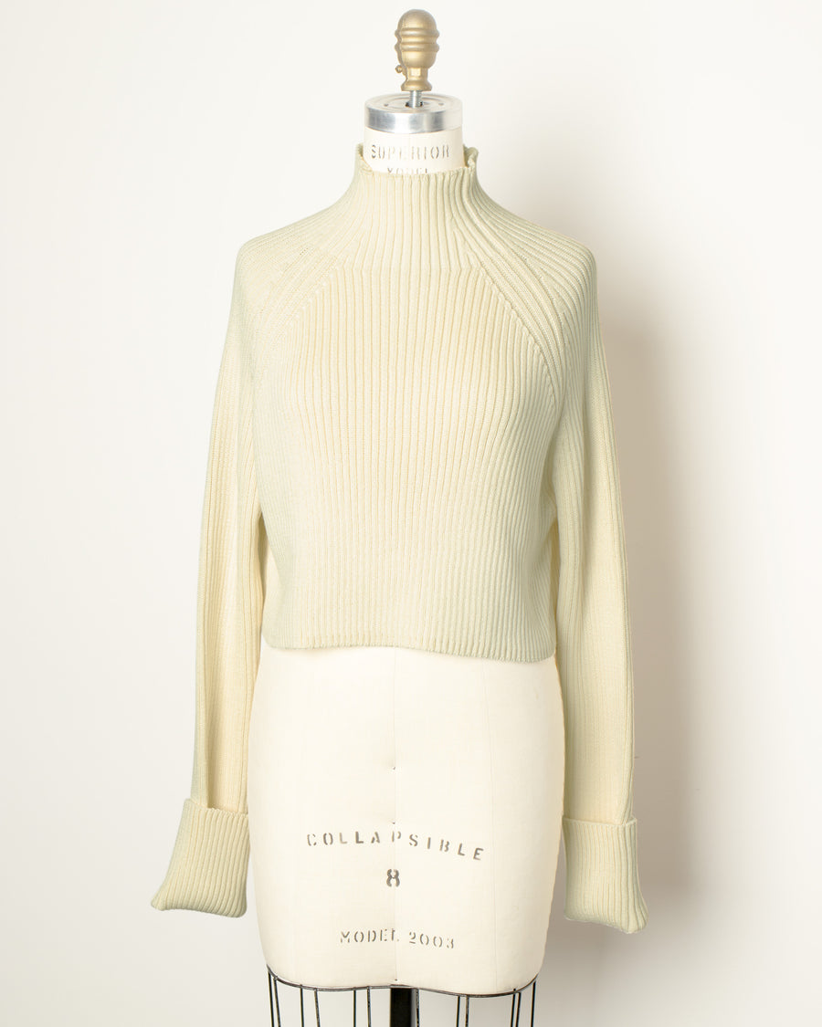 tight round neck pullover