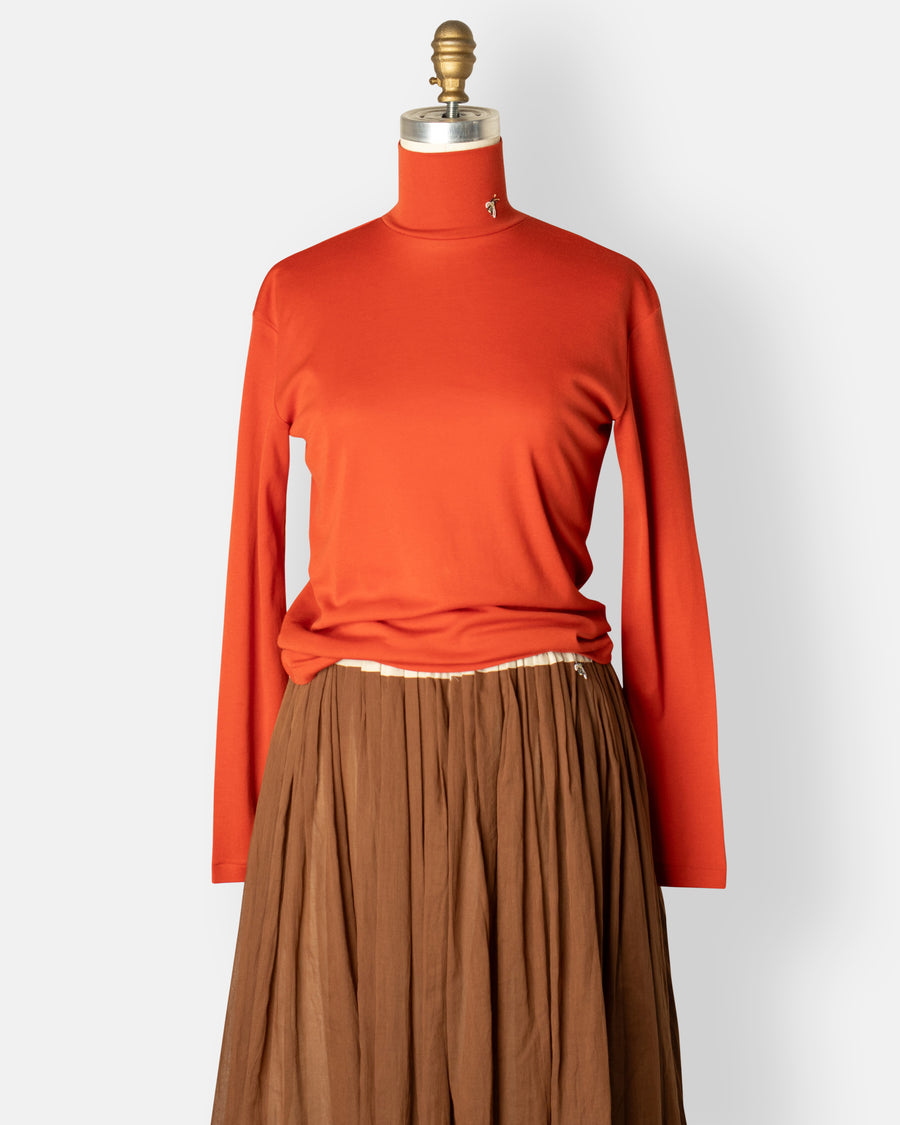 high neck t-shirt with bee