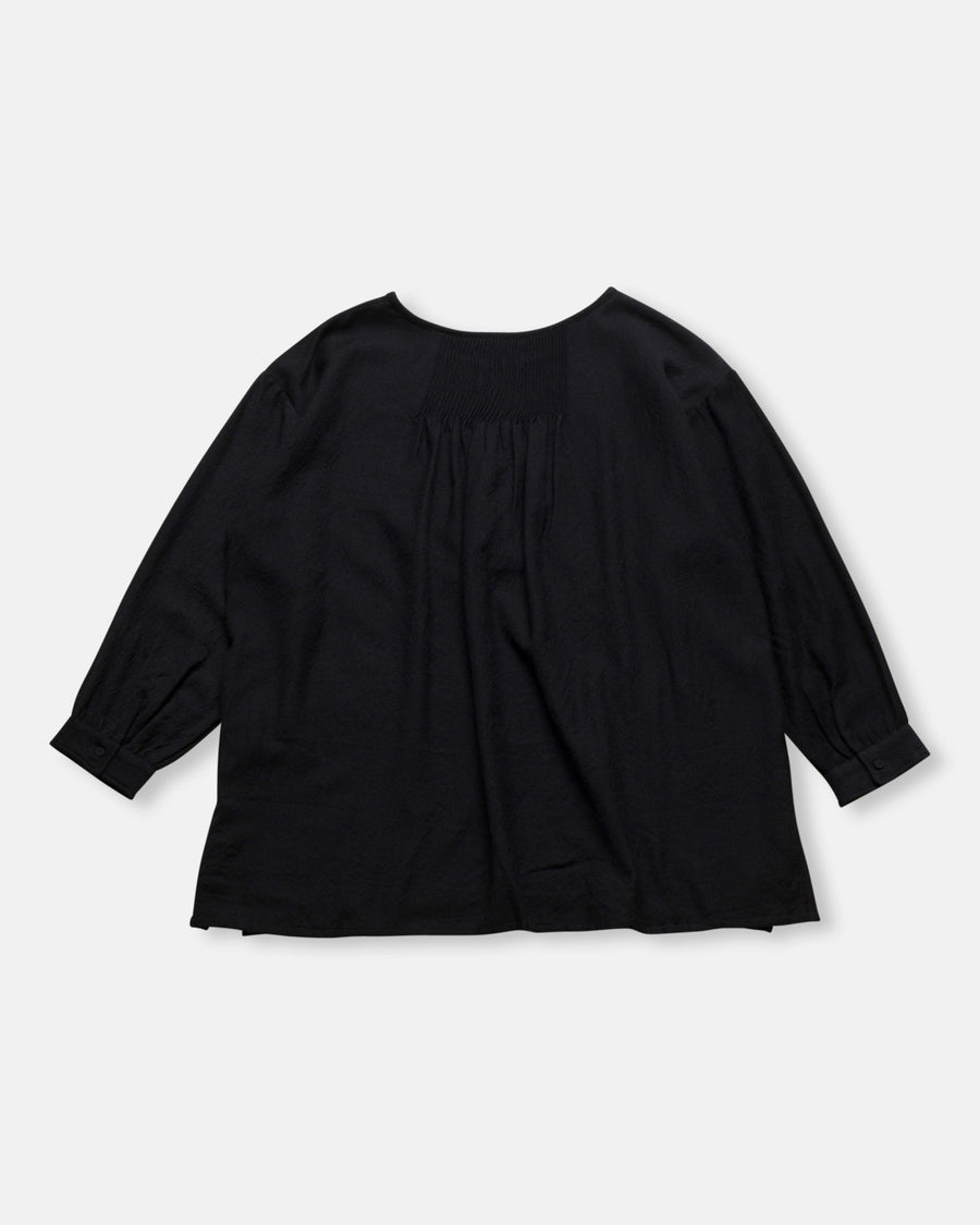 boiled wool plain boatneck back pintuck shirt black