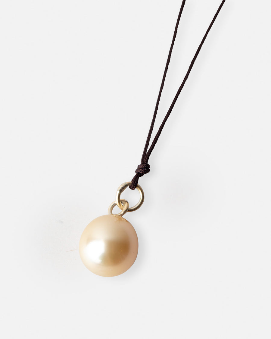 Gold pearl pendant